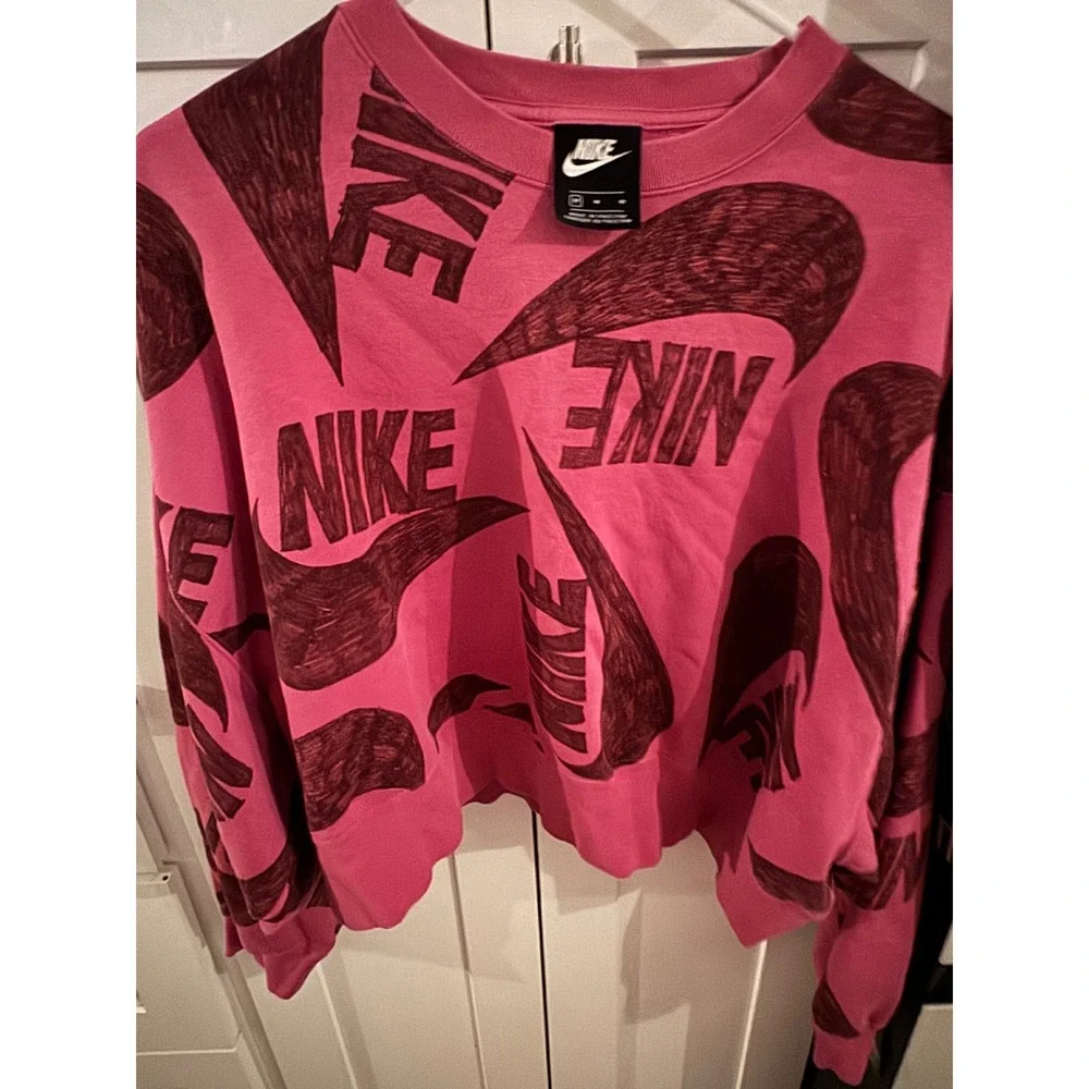 Nike Womens Sportswear Scribble Swoosh Logo Cropped Sweatshirt Pink Medium